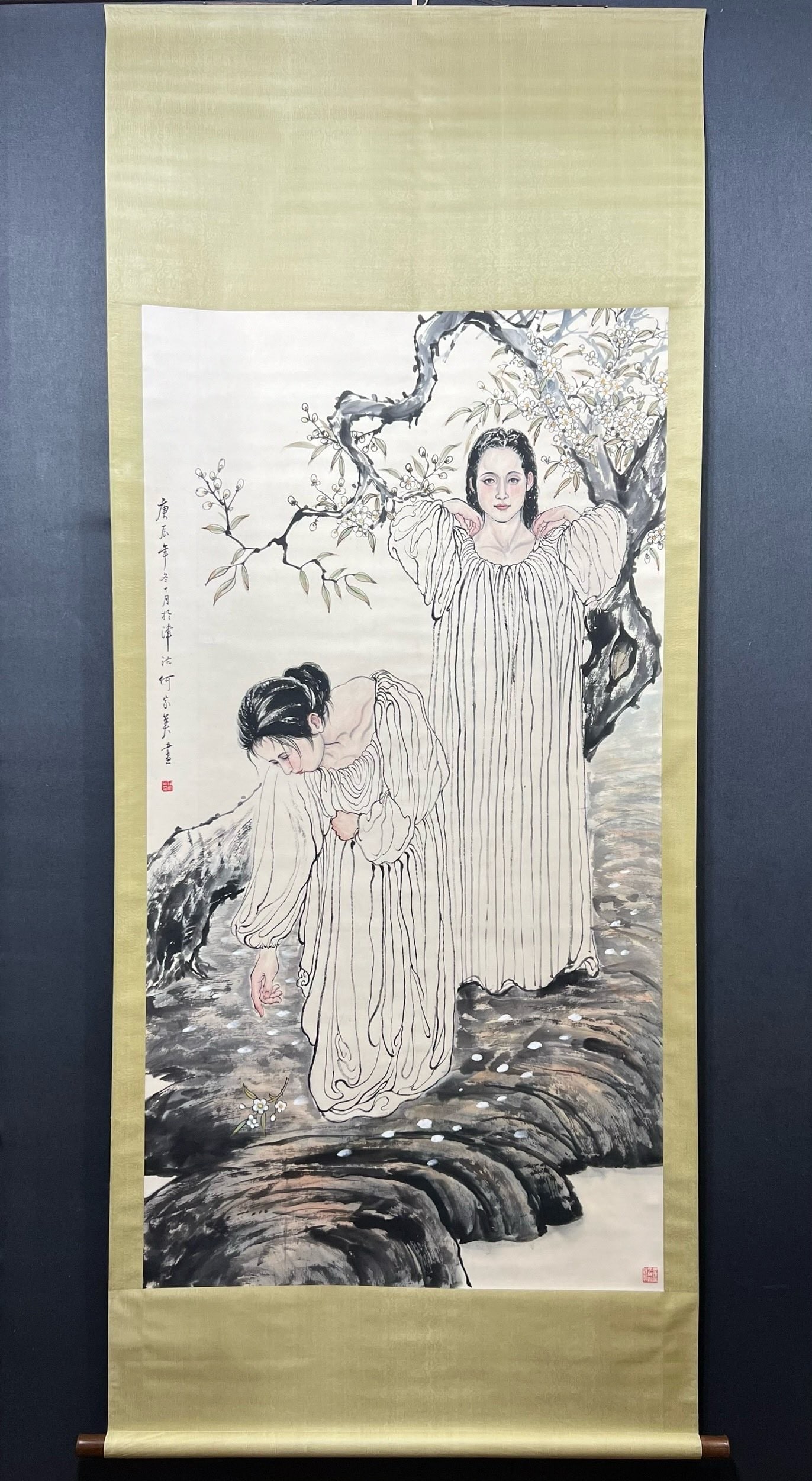 A Chinese Vertical Scroll Ink Painting of Figures on Paper: A Chinese Vertical Scroll Ink Painting of Figures on Paper,Modern Time of China,He Jiaying,without frame size:38.2inx70.1in