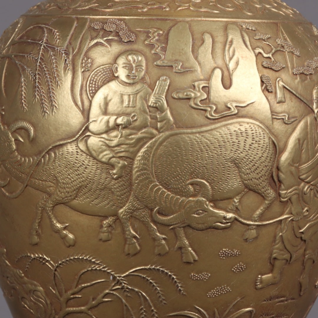 A Exquisite Copper Gilt Buffalo Pattern Vase - 5