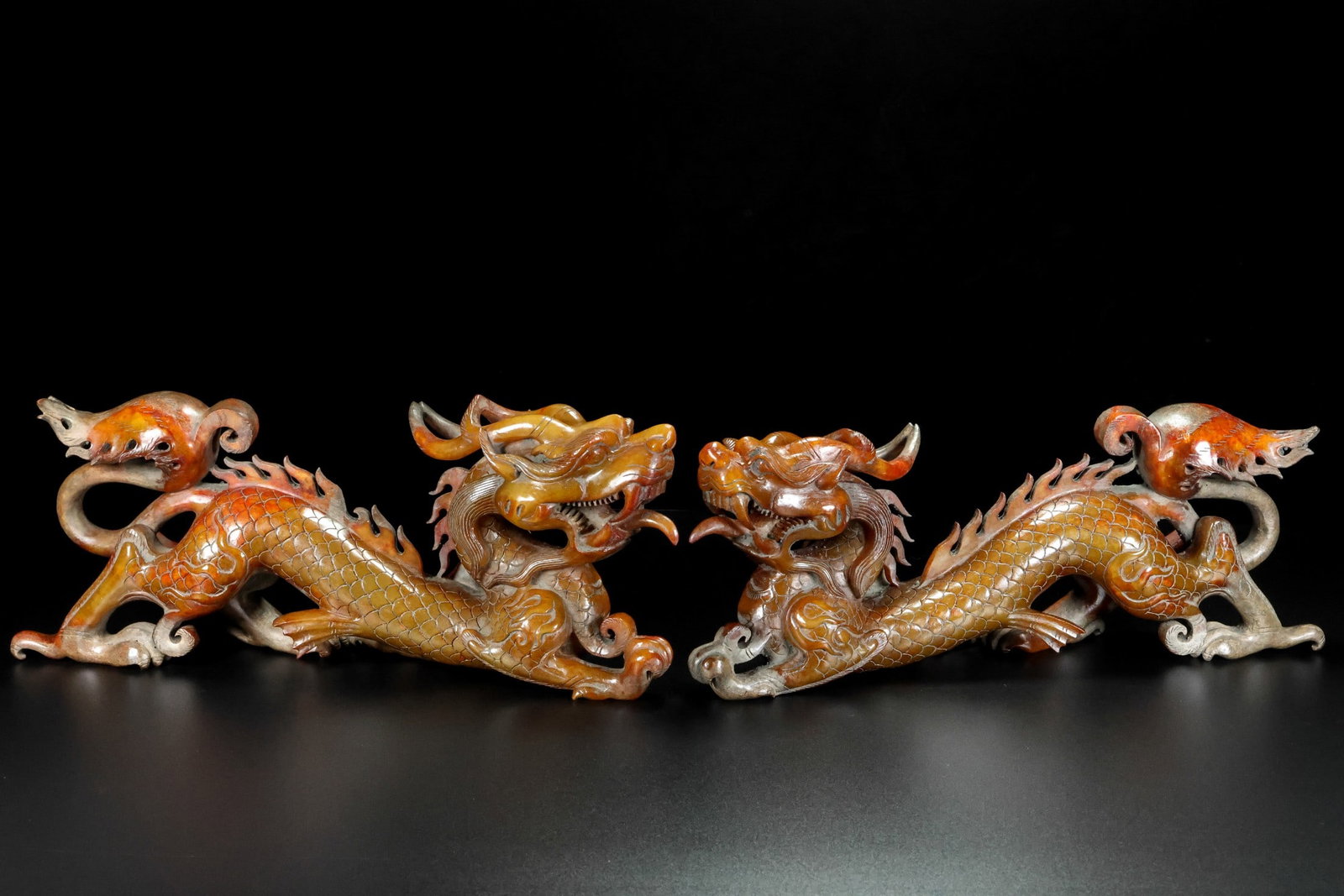 A pair of Exquisite Hotan Jade Auspicious Beast Ornament: A pair of Exquisite Hotan Jade Auspicious Beast Ornament,Qing Dynasty, China,Size:13inx2.8inx5.5in(Single),Weight:4338g(Wholeset) 一对和田玉瑞兽摆ߥ