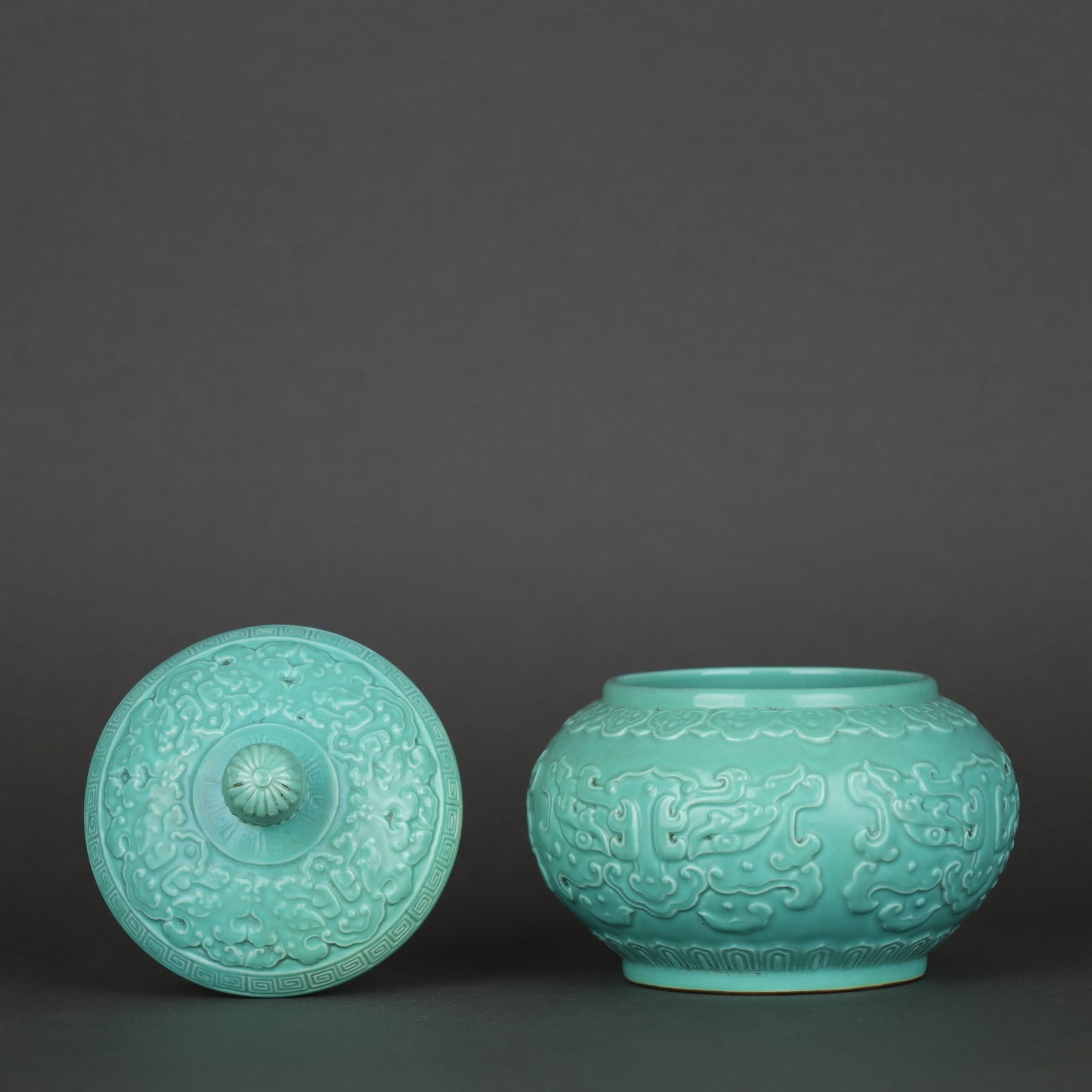 A Exquisite Turquoise-Glazed Beast-Face Pattern Jar - 3