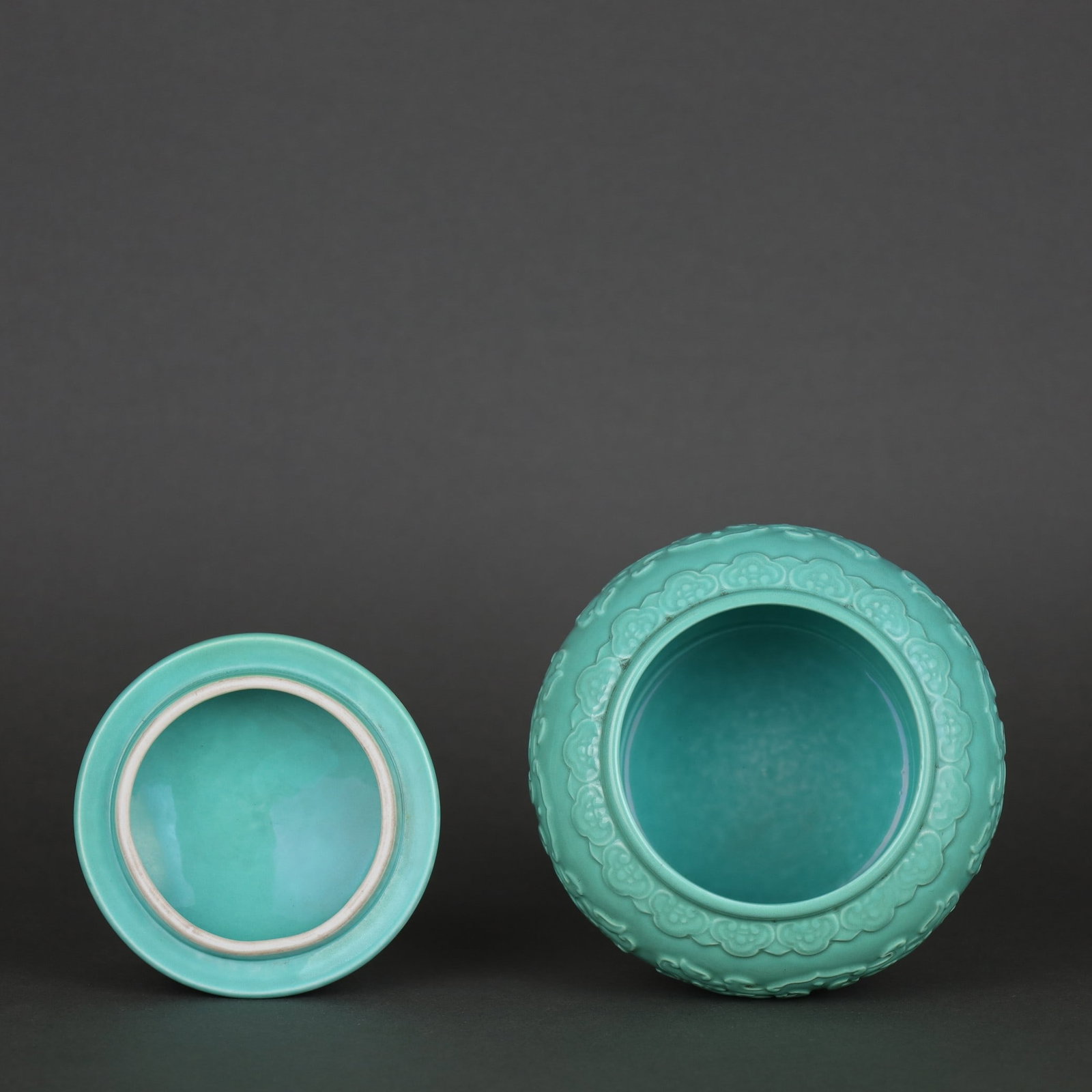 A Exquisite Turquoise-Glazed Beast-Face Pattern Jar - 4