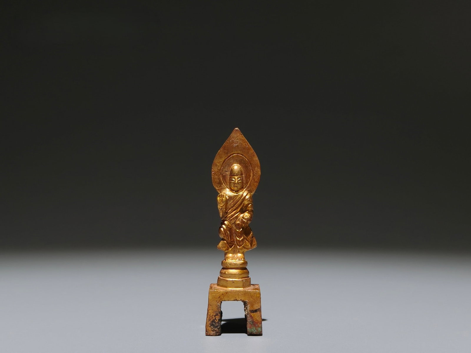 A Exquisite Gilt Bronze Buddha Statue Ornament: A Exquisite Gilt Bronze Buddha Statue Ornament,From 420 to 589 CE, China,Size:3.1inx0.9inx0.7in,Weight:g 铜鎏金佛像摆件,公元420年-589年