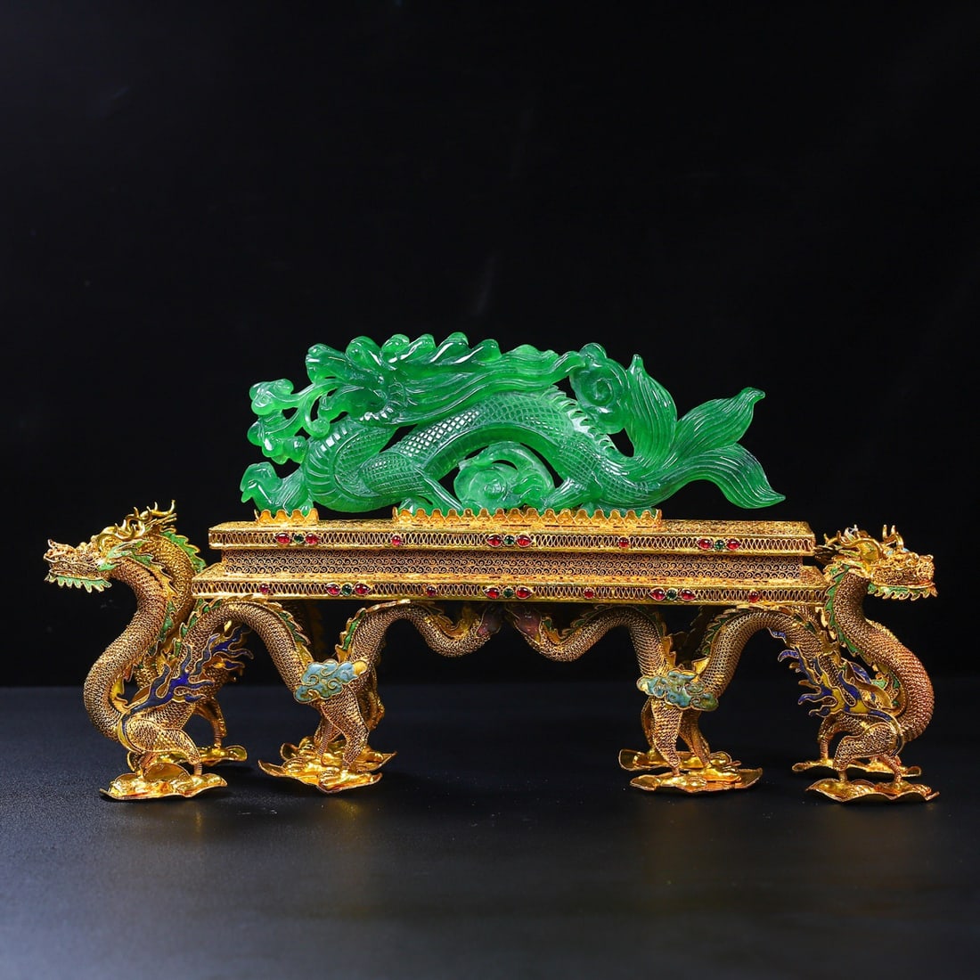 A Exquisite Gilt Bronze Jadeite Dragon Ornament: A Exquisite Gilt Bronze Jadeite Dragon Ornament,Qing Dynasty, China,Qianlong Four-character Mark,Size:15.4inx8.1in,Weight:1886g 铜鎏金翡翠龙形摆件