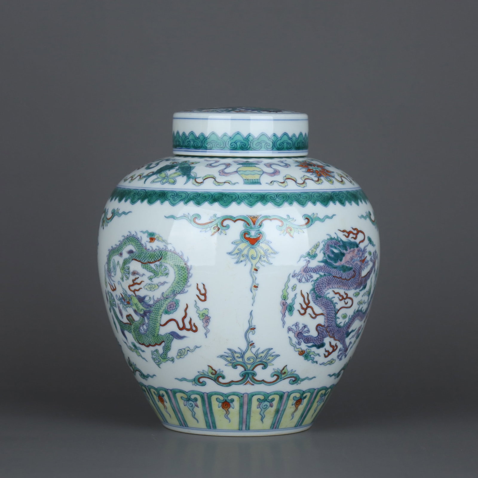 A Exquisite Doucai Dragon Pattern Jar - 2