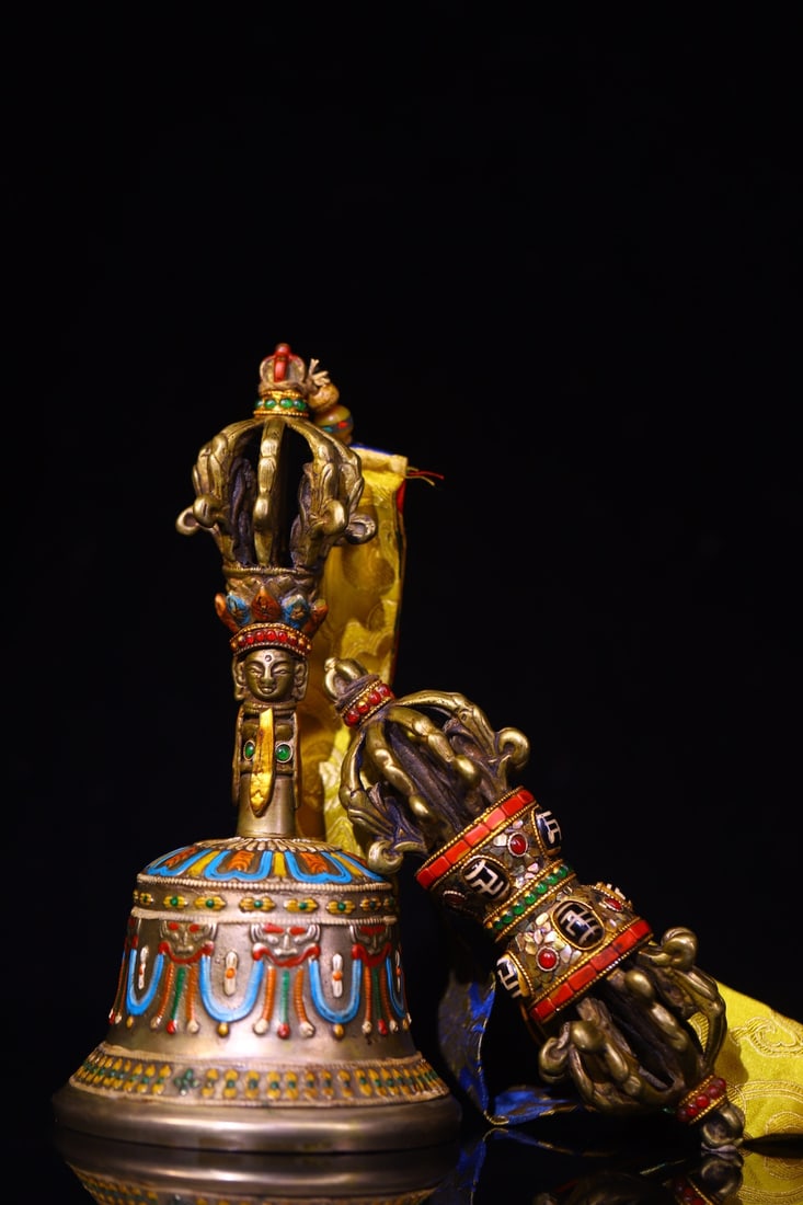 A Exquisite Coppery Base Inlaid Gems Hand Bell: A Exquisite Coppery Base Inlaid Gems Hand Bell,Qing Dynasty, China,Size:8.7inx4.3in,Weight:1500g 铜胎镶嵌宝石摇铃,中国清代
