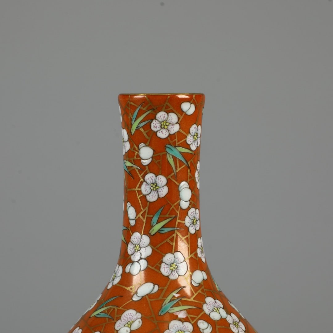 A Exquisite Iron-Red Flower Pattern Vase - 2