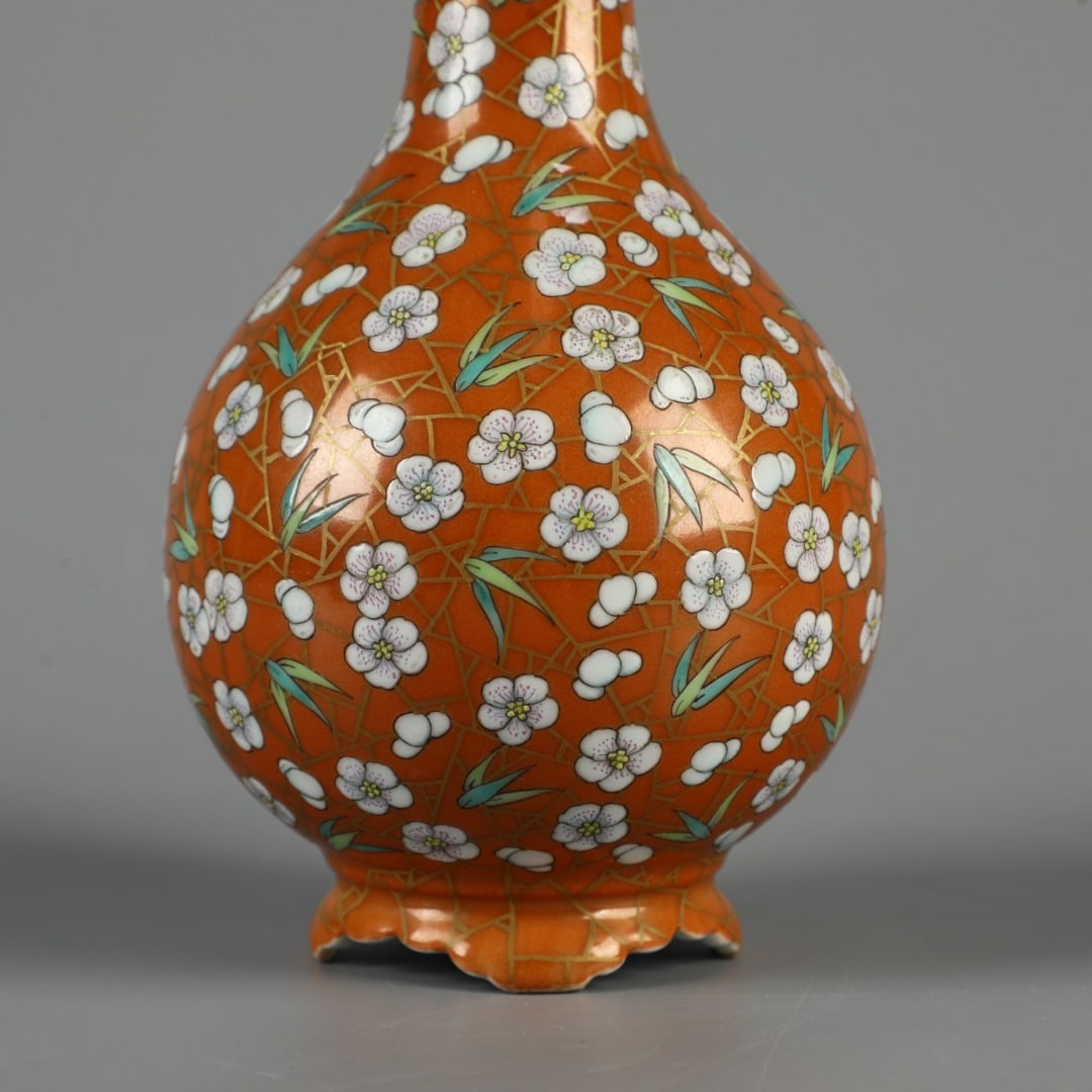 A Exquisite Iron-Red Flower Pattern Vase - 3
