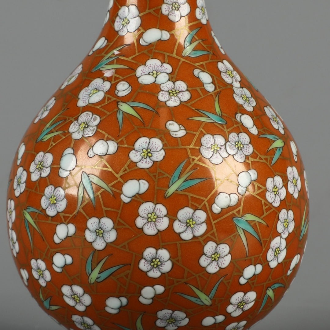 A Exquisite Iron-Red Flower Pattern Vase - 5