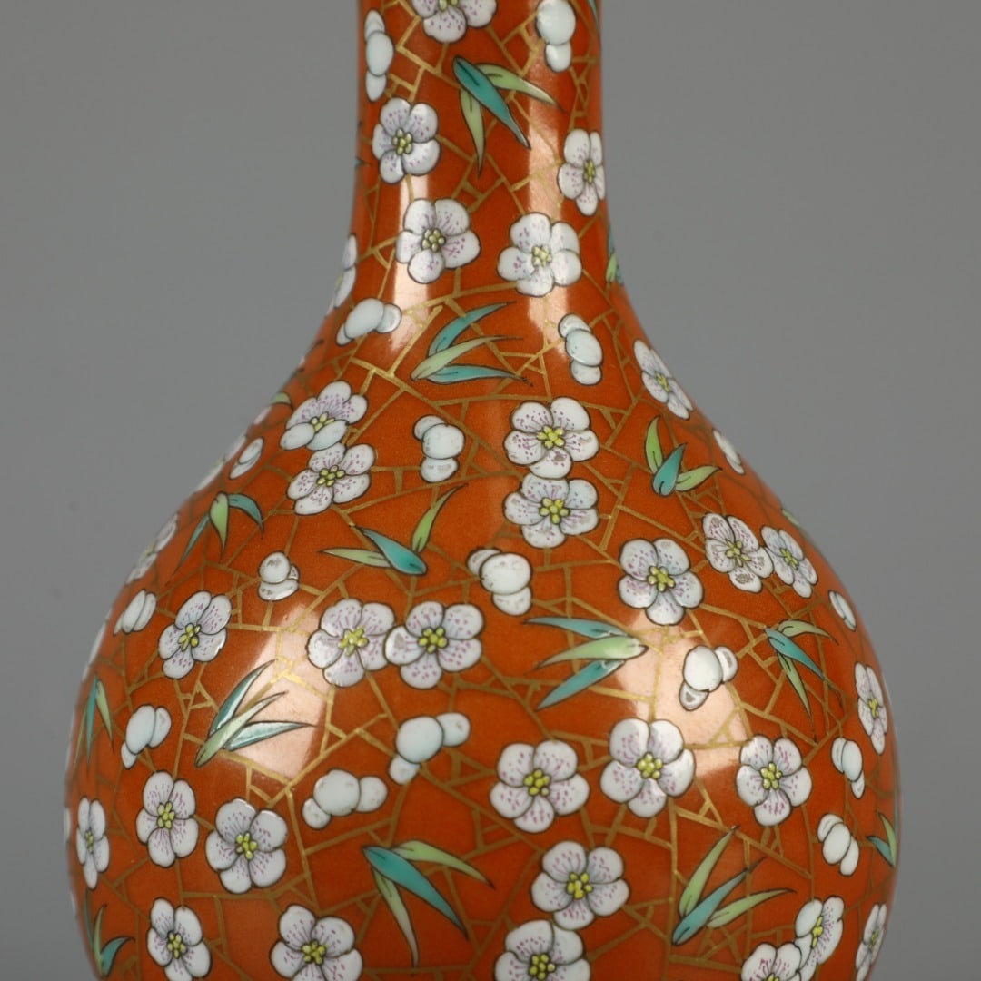 A Exquisite Iron-Red Flower Pattern Vase - 7