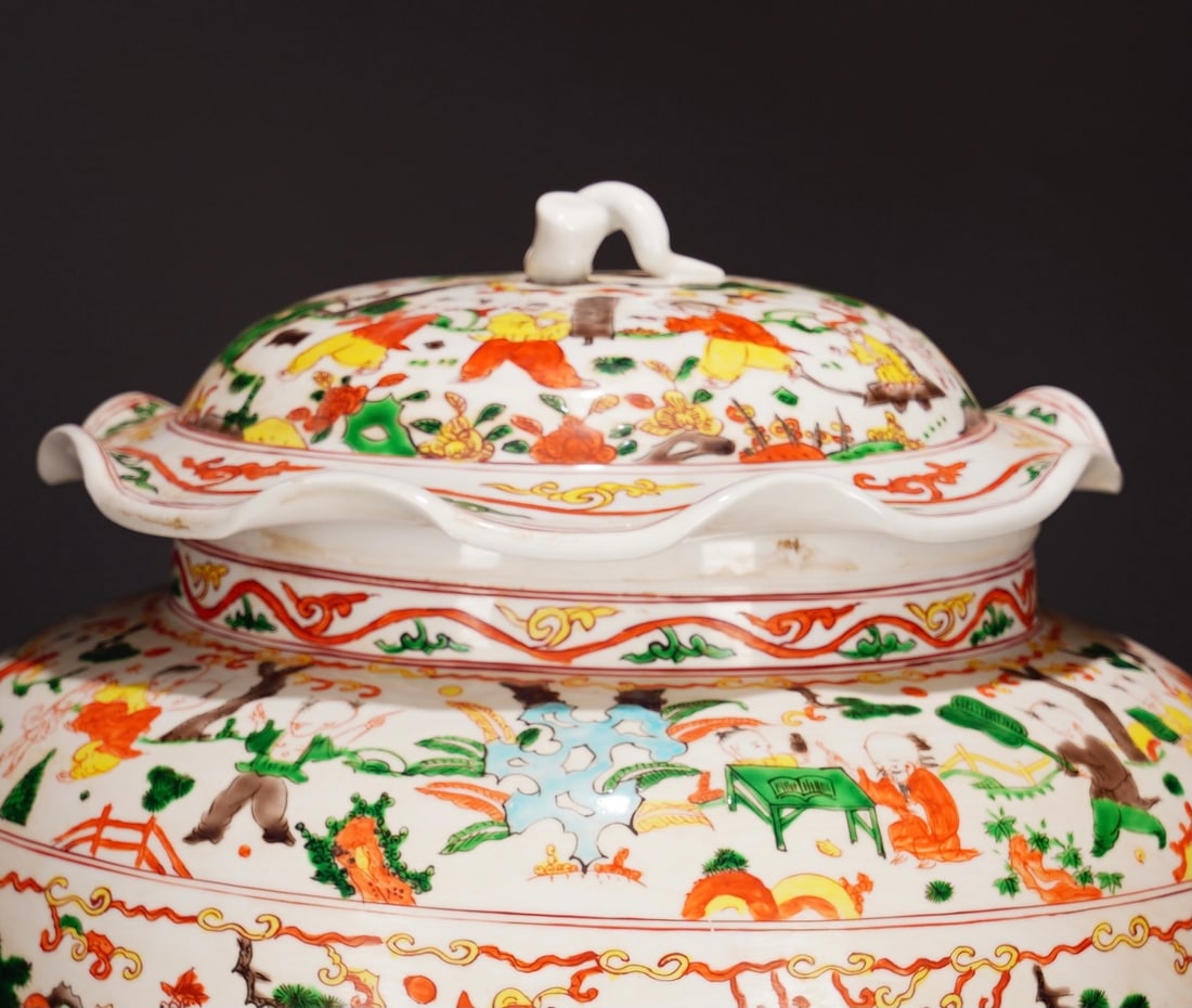 A Exquisite Wucai Figures Pattern Jar - 2