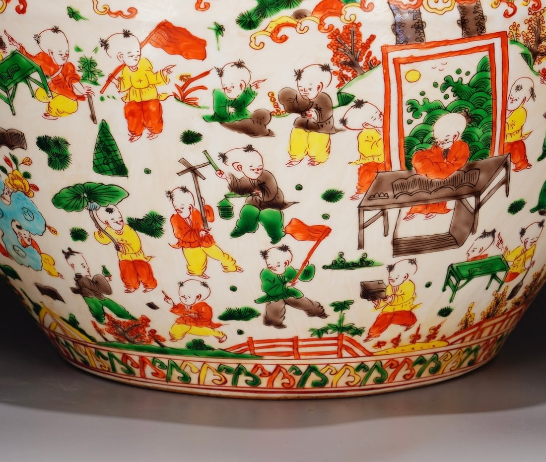 A Exquisite Wucai Figures Pattern Jar - 3