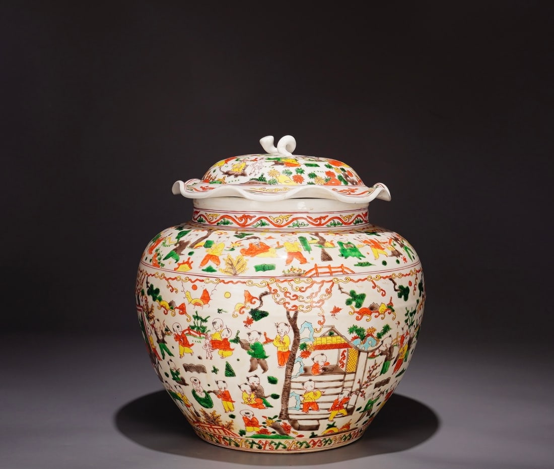 A Exquisite Wucai Figures Pattern Jar - 4