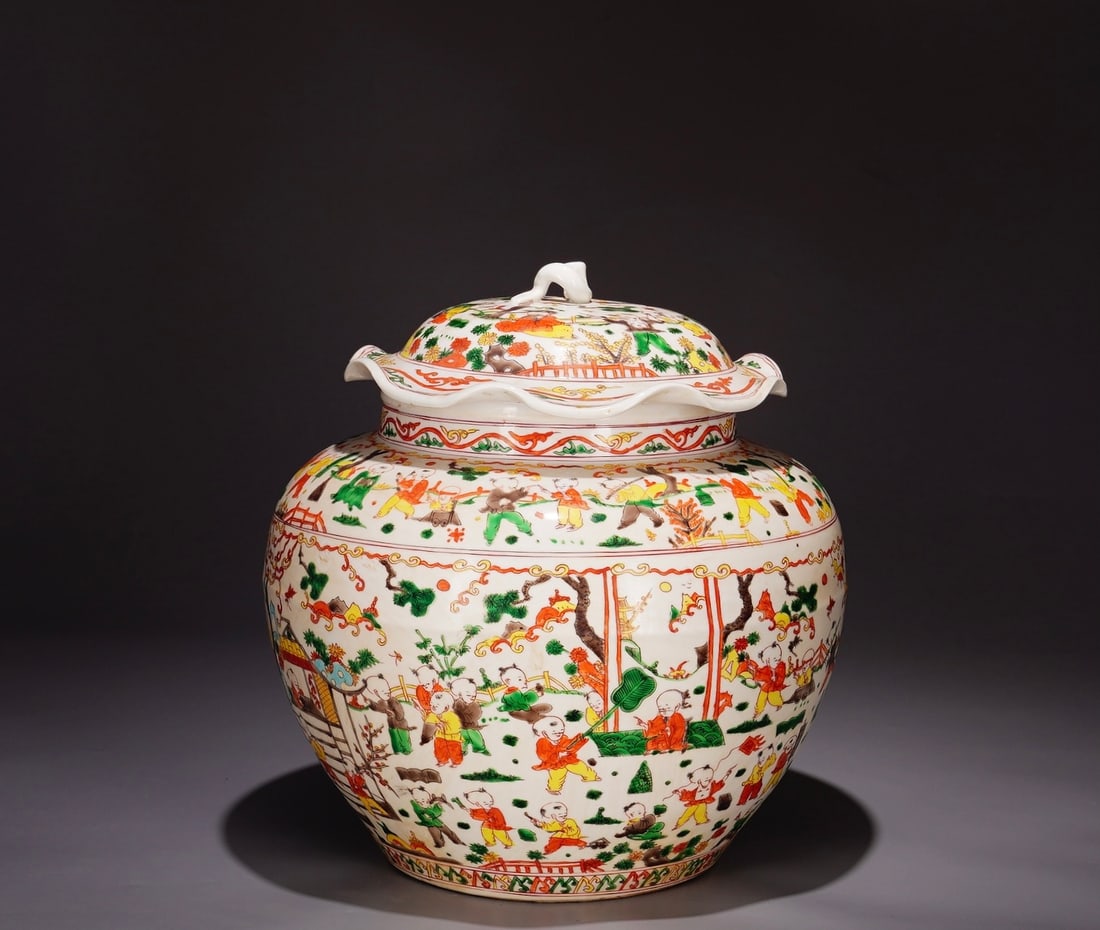 A Exquisite Wucai Figures Pattern Jar - 5