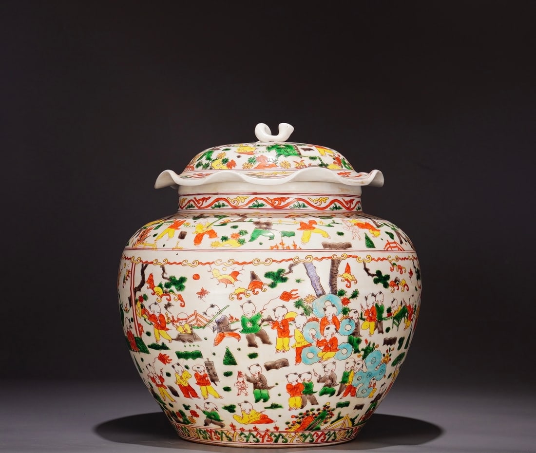 A Exquisite Wucai Figures Pattern Jar - 6