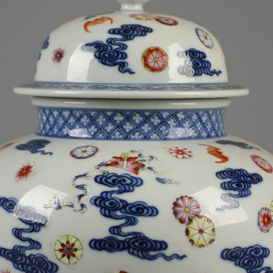 A Exquisite Blue and White Auspicious Cloud Pattern Jar - 4