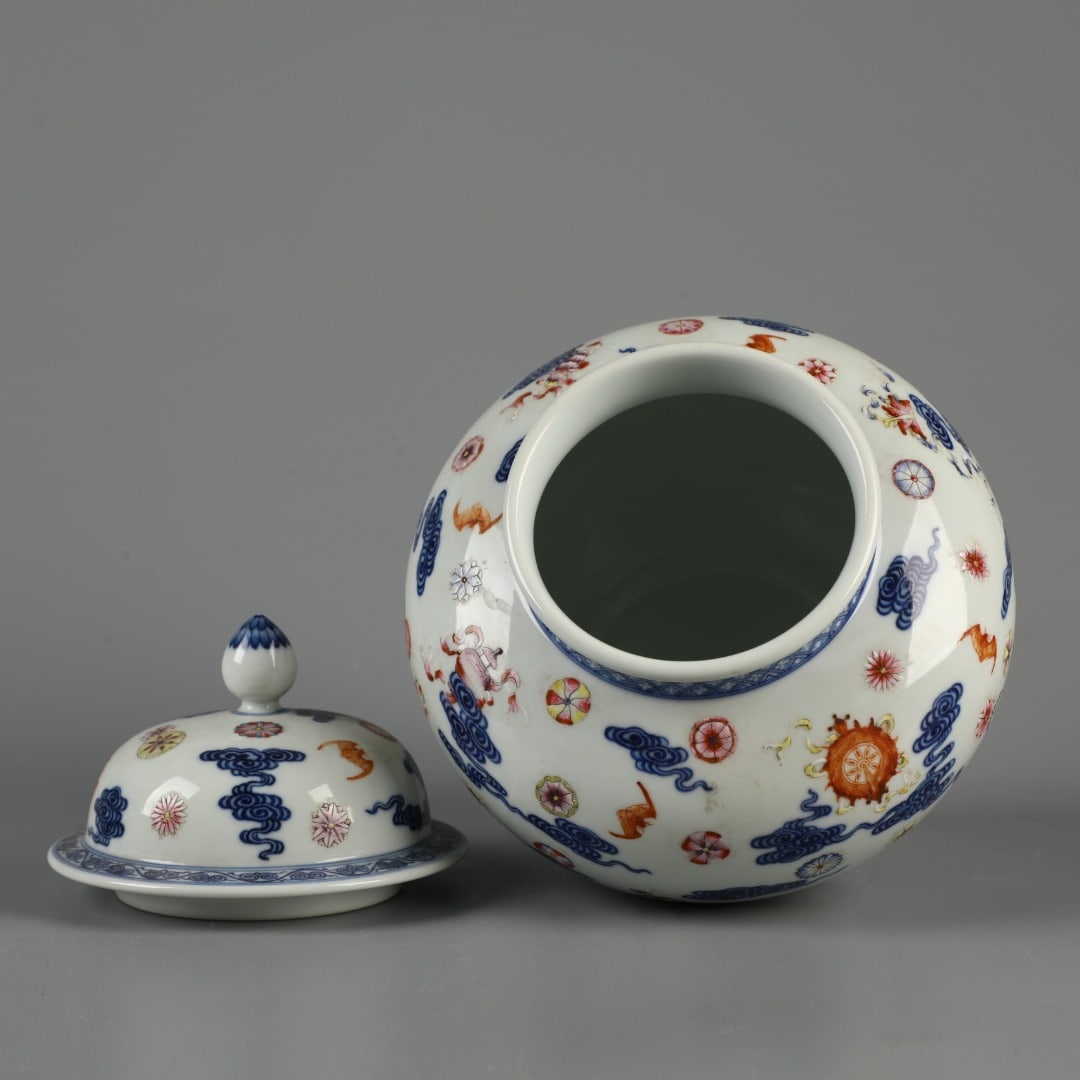 A Exquisite Blue and White Auspicious Cloud Pattern Jar - 8
