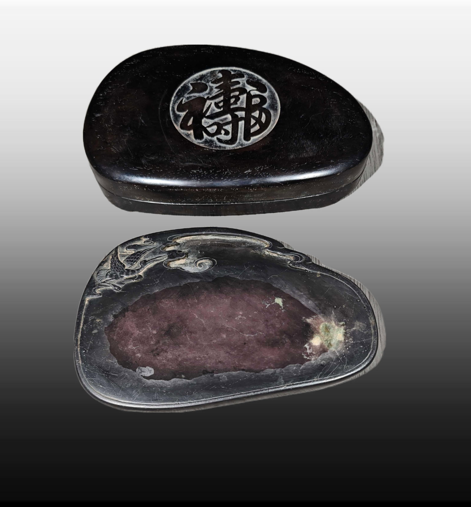 A Exquisite Bats and Peach Pattern Inkstone: A Exquisite Bats and Peach Pattern Inkstone,Qing Dynasty, China,With Mark,Size:8.6inx5.8inx1.6in(Wood Box) 福寿纹端砚,中国清代,带款