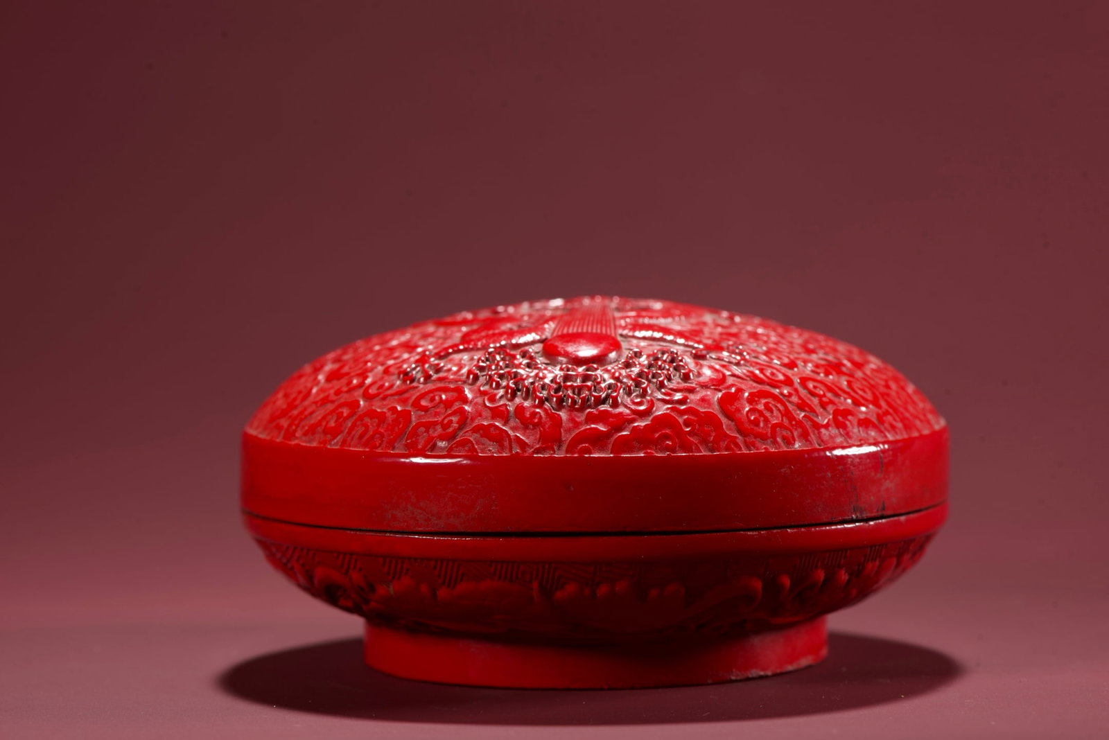 A Exquisite Carved Red Lacquer Dragon Pattern Box: A Exquisite Carved Red Lacquer Dragon Pattern Box,Qing Dynasty, China,Size:4.7inx2.4in,Weight:150g 剔红漆器龙纹盒,中国清代