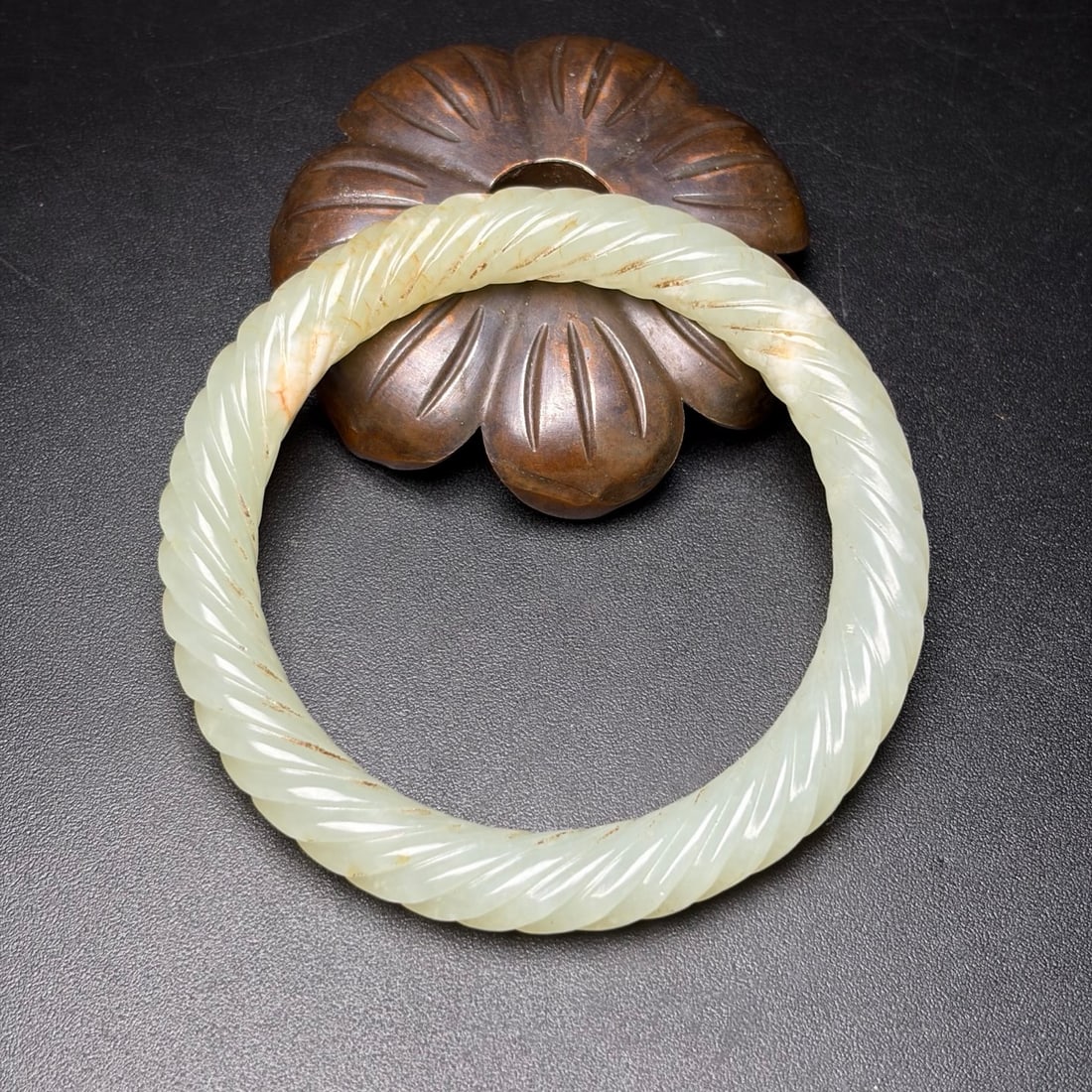 A Exquisite Hotan Jade Bracelets: A Exquisite Hotan Jade Bracelets,Qing Dynasty, China,Size:2.3inx3in,Weight:41g 和田玉手镯,中国清代