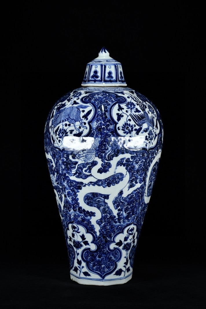 A Exquisite Blue and White Dragon and Phoenix Pattern Vase: A Exquisite Blue and White Dragon and Phoenix Pattern Vase,Yuan Dynasty, China,With Mark,Size:19.7inx10.2in 青花龙凤纹瓶,中国元代,带&#
