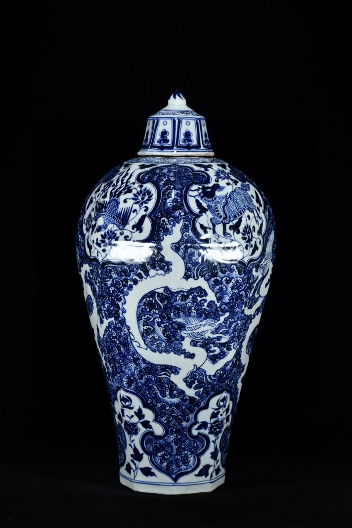 A Exquisite Blue and White Dragon and Phoenix Pattern Vase - 4