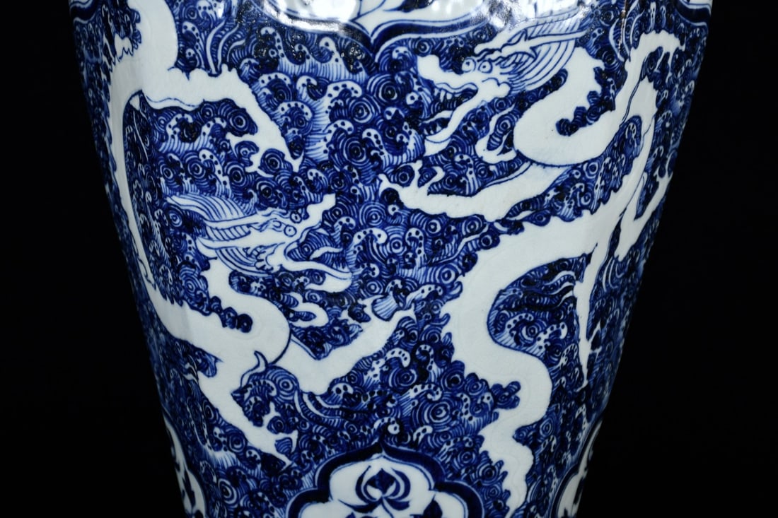 A Exquisite Blue and White Dragon and Phoenix Pattern Vase - 5