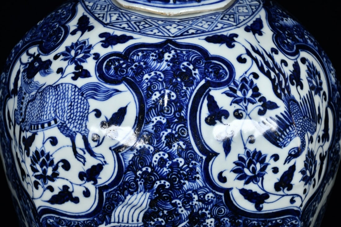 A Exquisite Blue and White Dragon and Phoenix Pattern Vase - 6