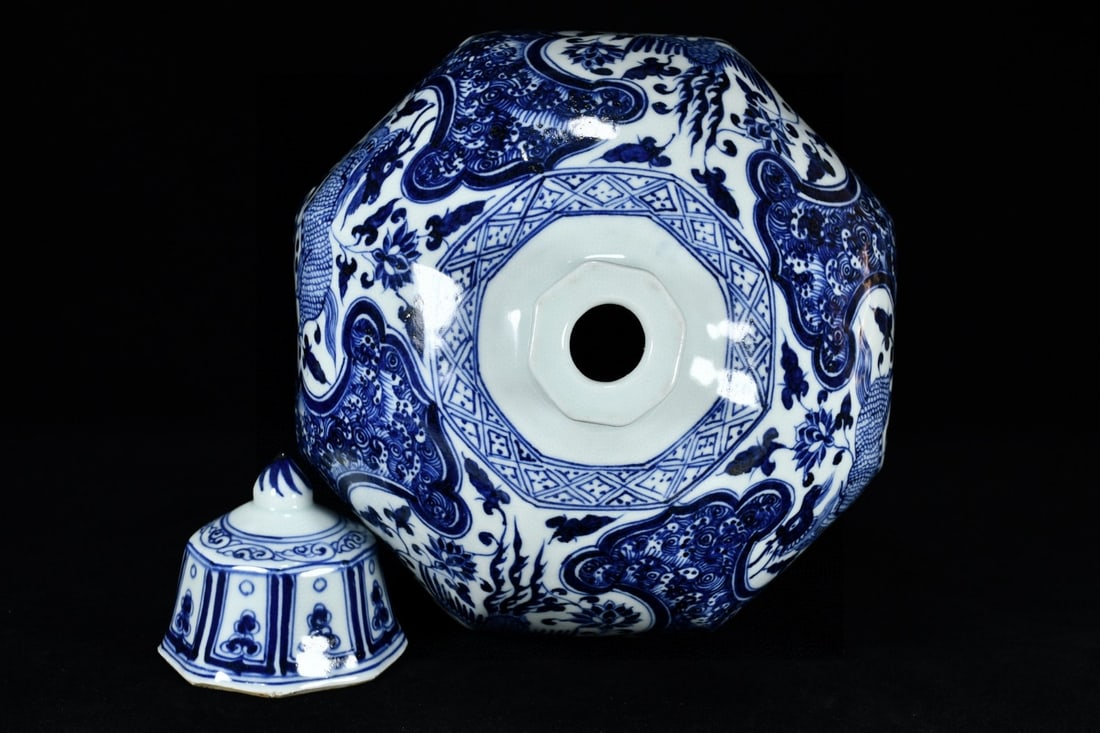 A Exquisite Blue and White Dragon and Phoenix Pattern Vase - 7