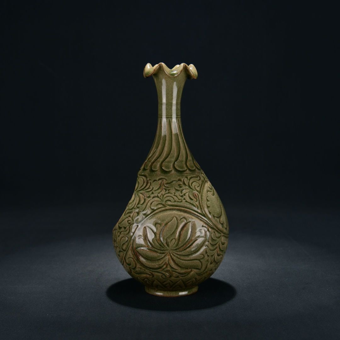 A Exquisite Celadon Glazed Lotus Pattern Vase - 2