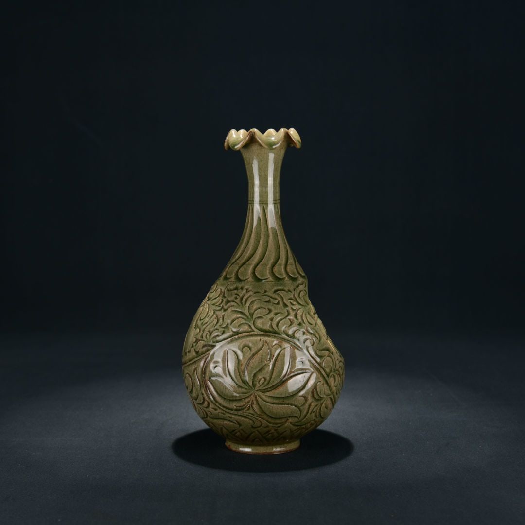 A Exquisite Celadon Glazed Lotus Pattern Vase - 4