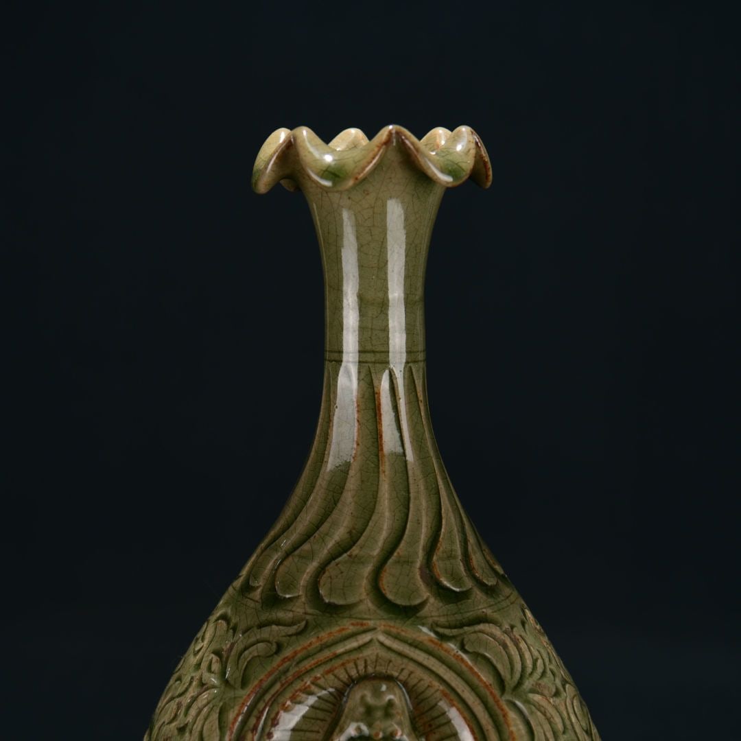 A Exquisite Celadon Glazed Lotus Pattern Vase - 5