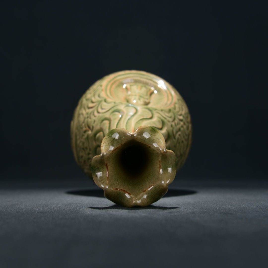 A Exquisite Celadon Glazed Lotus Pattern Vase - 8