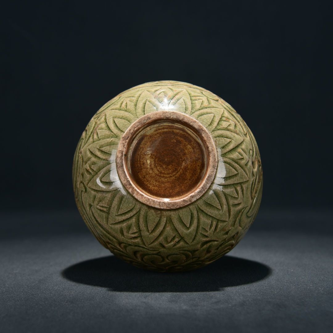 A Exquisite Celadon Glazed Lotus Pattern Vase - 9