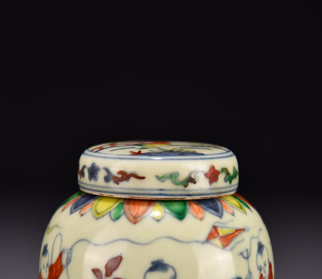 A Exquisite Doucai Figures Pattern Jar - 2