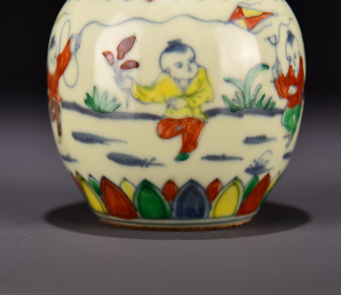 A Exquisite Doucai Figures Pattern Jar - 3