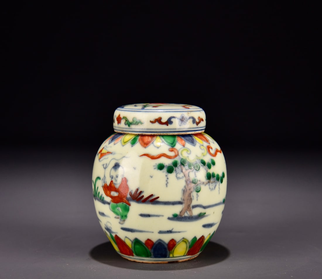 A Exquisite Doucai Figures Pattern Jar - 4