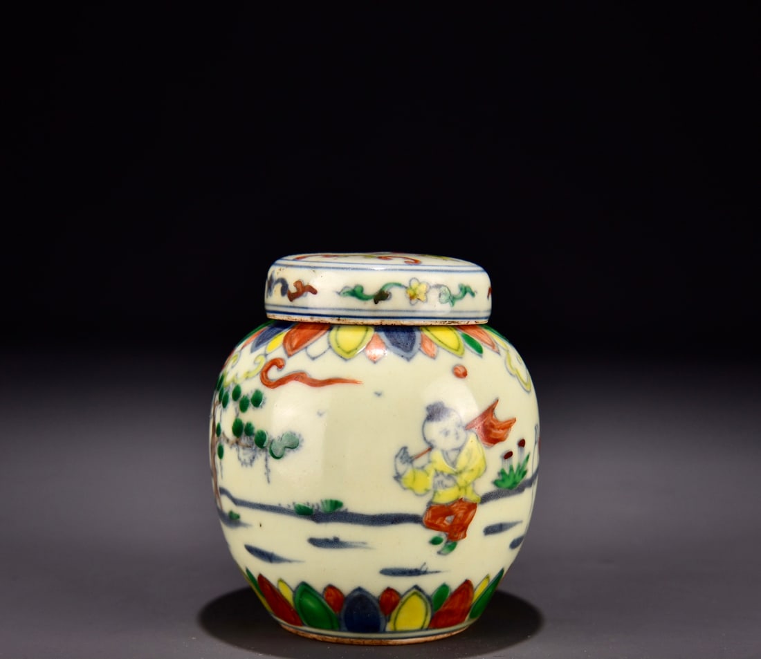 A Exquisite Doucai Figures Pattern Jar - 5