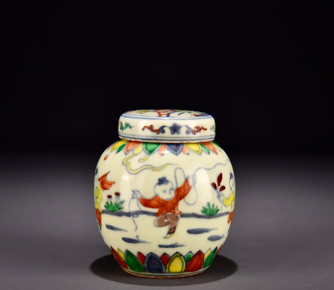 A Exquisite Doucai Figures Pattern Jar - 6