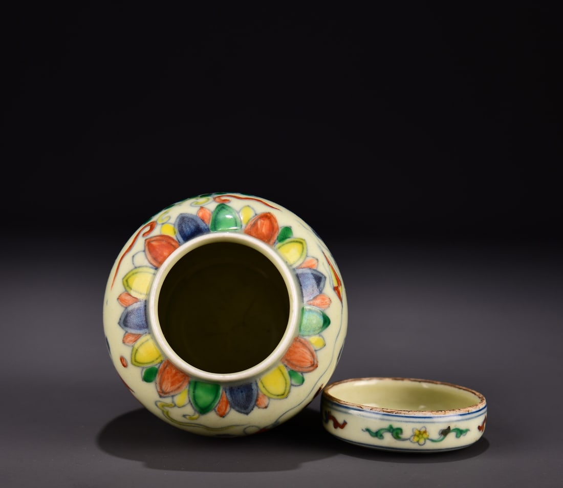 A Exquisite Doucai Figures Pattern Jar - 8