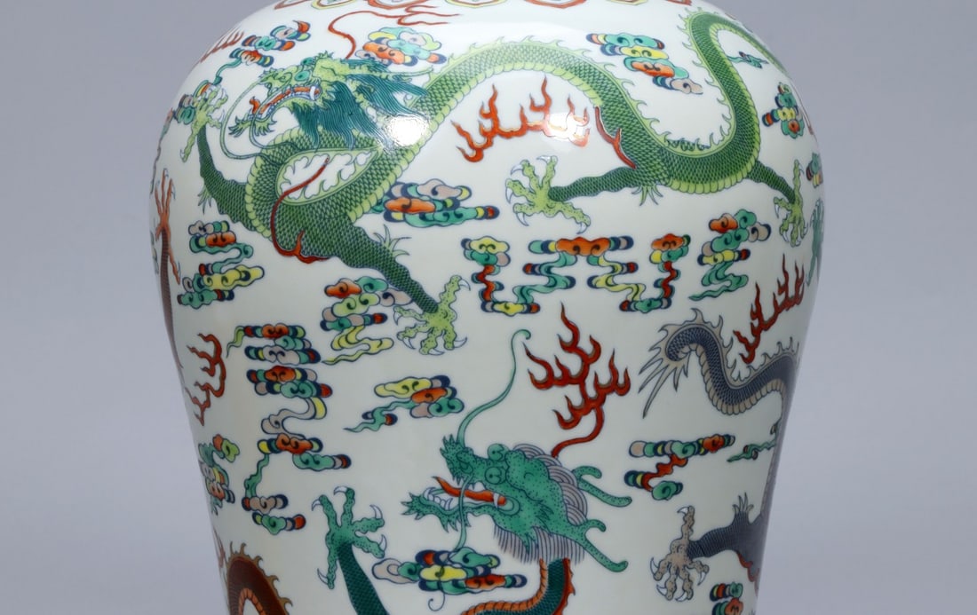 A Exquisite Doucai Dragon Pattern Vase - 6
