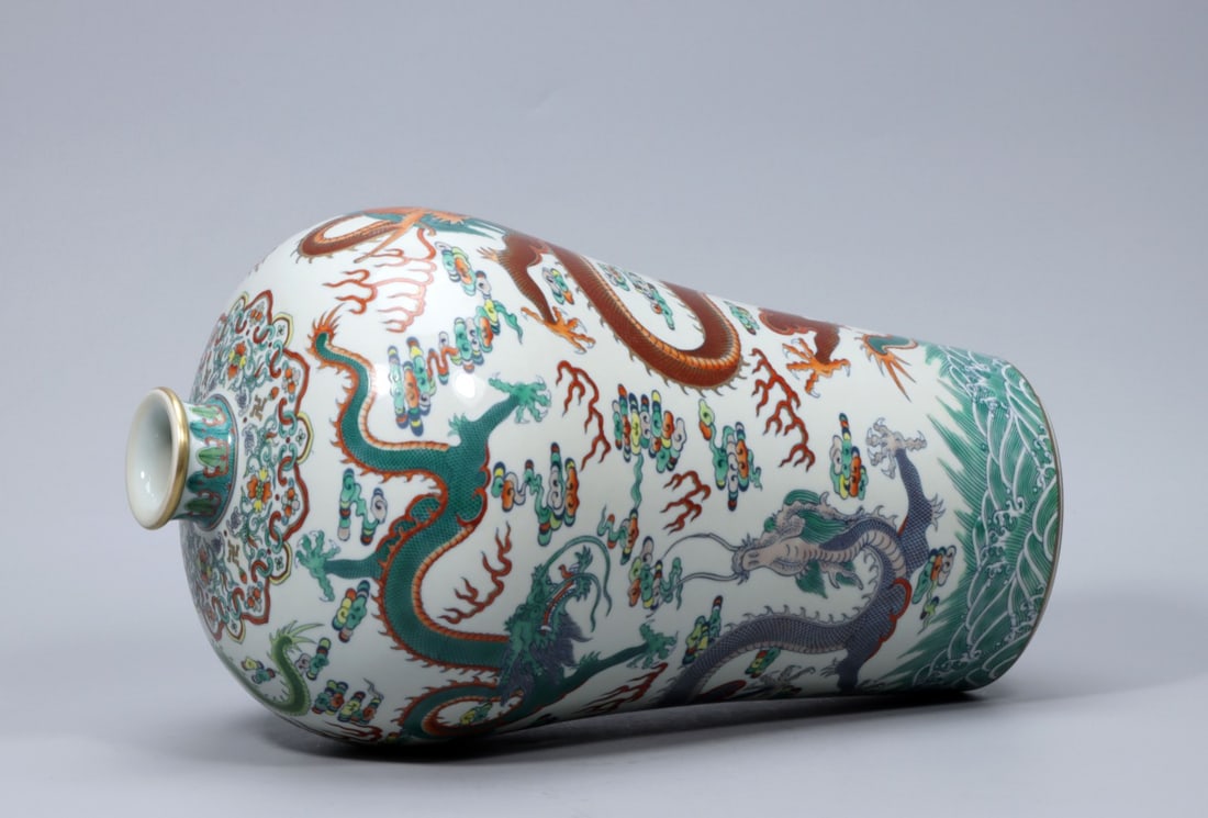A Exquisite Doucai Dragon Pattern Vase - 7