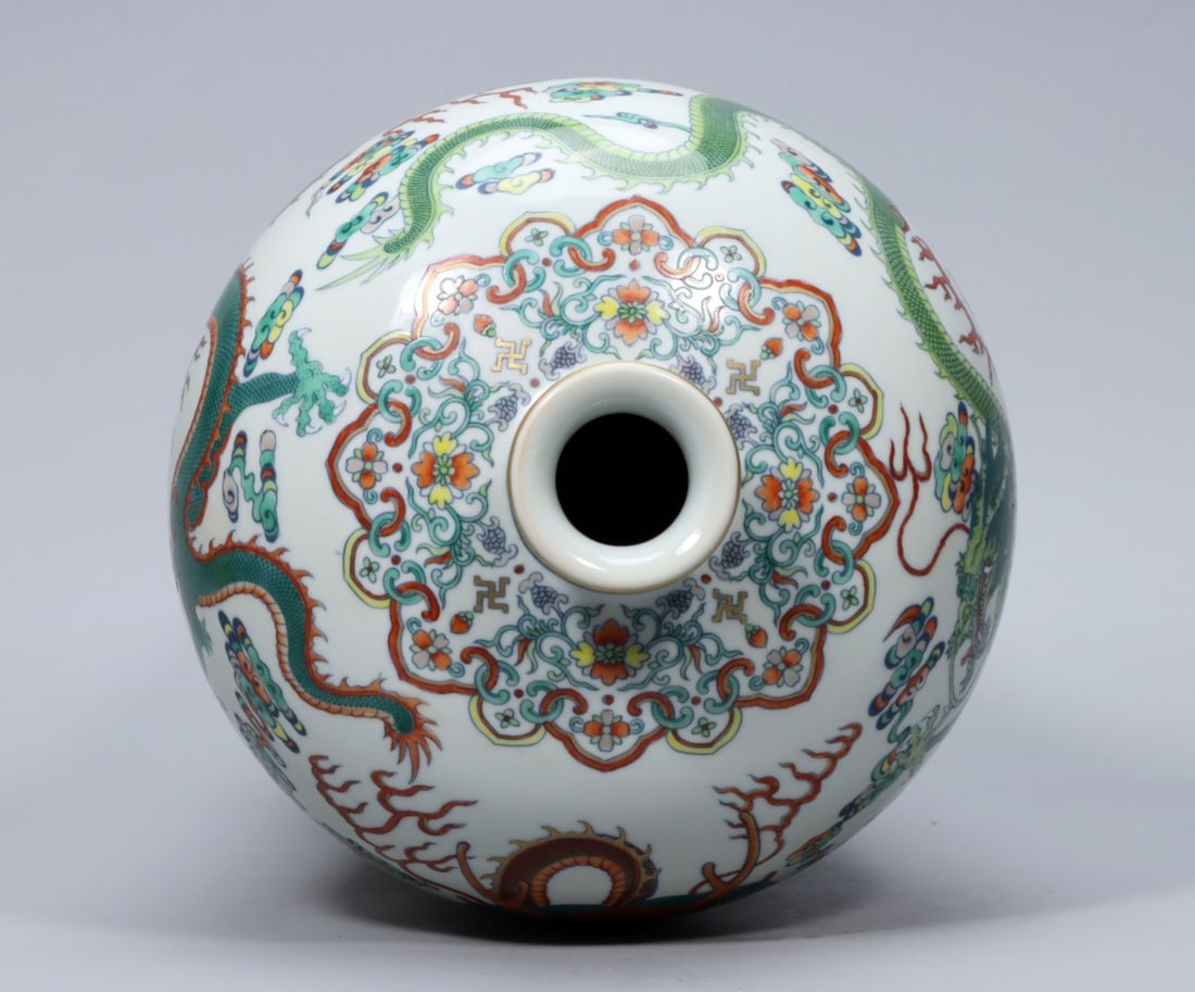 A Exquisite Doucai Dragon Pattern Vase - 8