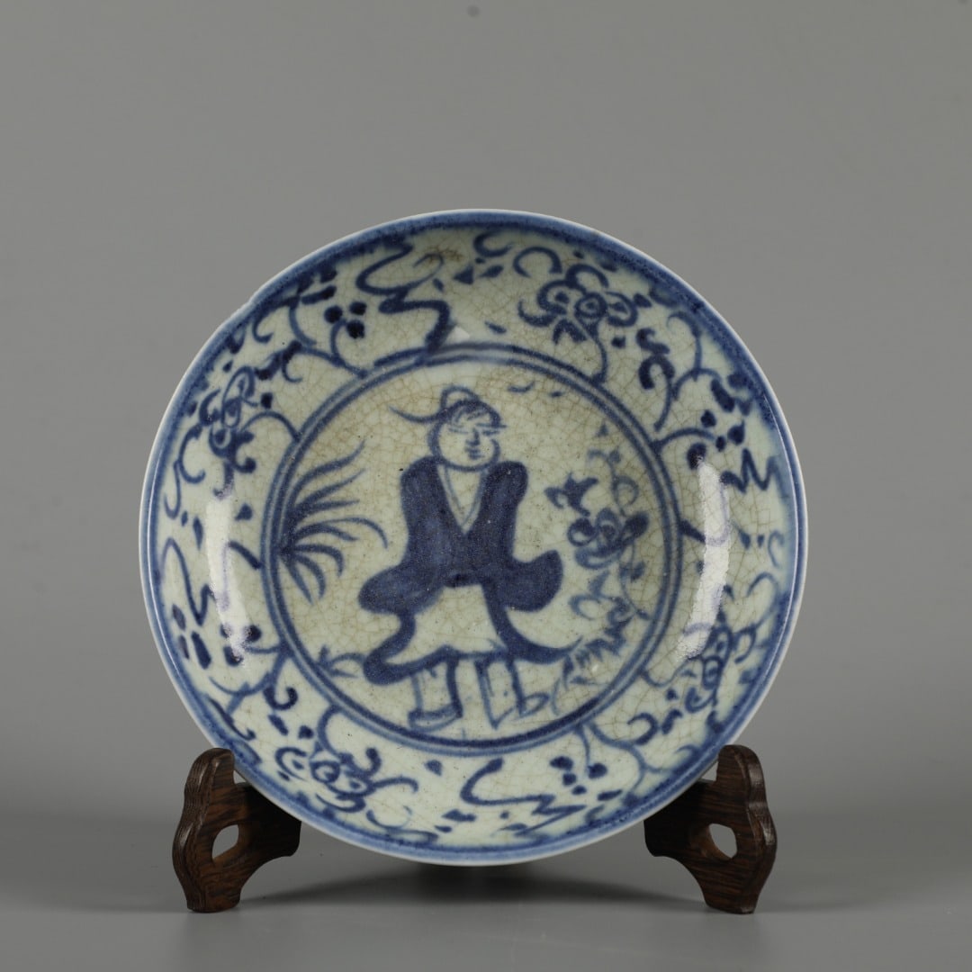 A Exquisite Blue and White Figures Pattern Plate: A Exquisite Blue and White Figures Pattern Plate,Qing Dynasty, China,With Mark,Size:1.6inx7.3in 青花人物纹盘,中国清代,带款