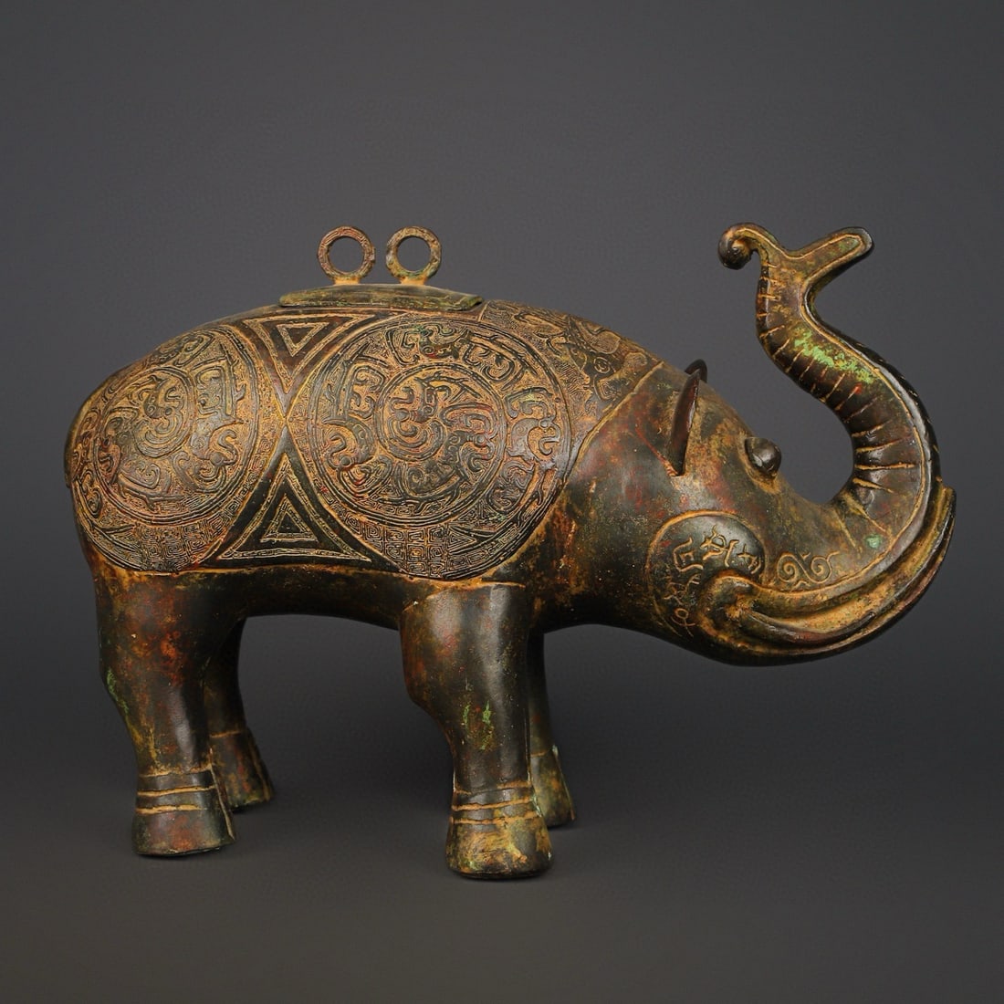A Exquisite Bronze Elephant Vase: A Exquisite Bronze Elephant Vase,Ancient Time, China,Size:16.1inx11in,Weight:6350g 青铜象瓶,远古时期