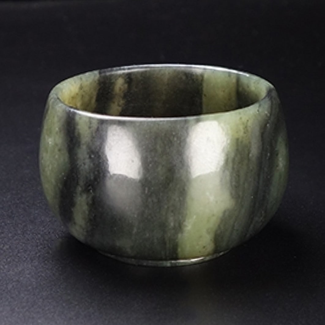 A Exquisite Hotan Jade Ornament: A Exquisite Hotan Jade Ornament,Qing Dynasty, China,Size:2inx2inx1.4in,Weight:77.3g 和田玉摆件,中国清代