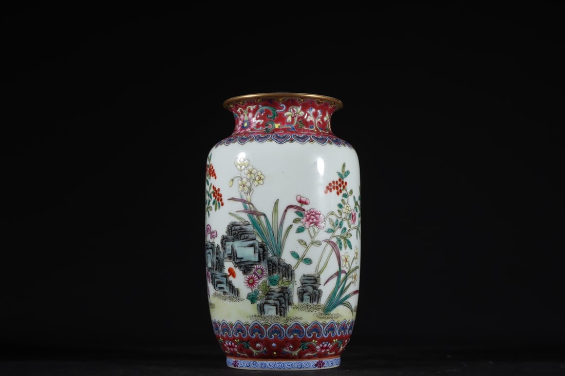 A Exquisite Famille-Rose Flower Pattern Vase: A Exquisite Famille-Rose Flower Pattern Vase,Qing Dynasty, China,Qianlong Six-character Mark,Size:6.3inx3.7in 粉彩花卉纹瓶,中国清代,乾