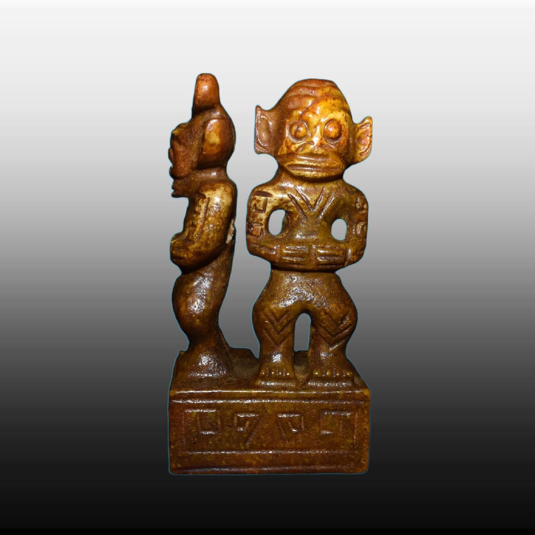 A Exquisite River Polished Jade Figure Seal: A Exquisite River Polished Jade Figure Seal,Ancient Time, China,Size:4.6inx8.9in,Weight:2870g 河磨玉人形印章,远古时期