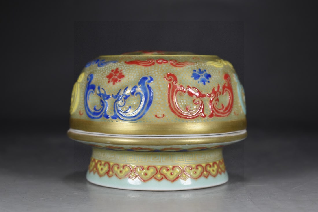 A Exquisite Famille-Rose Gilt Dragon and Phoenix Pattern Censer: A Exquisite Famille-Rose Gilt Dragon and Phoenix Pattern Censer,Qing Dynasty, China,Qianlong Four-character Mark,Size:3.1inx4.3in