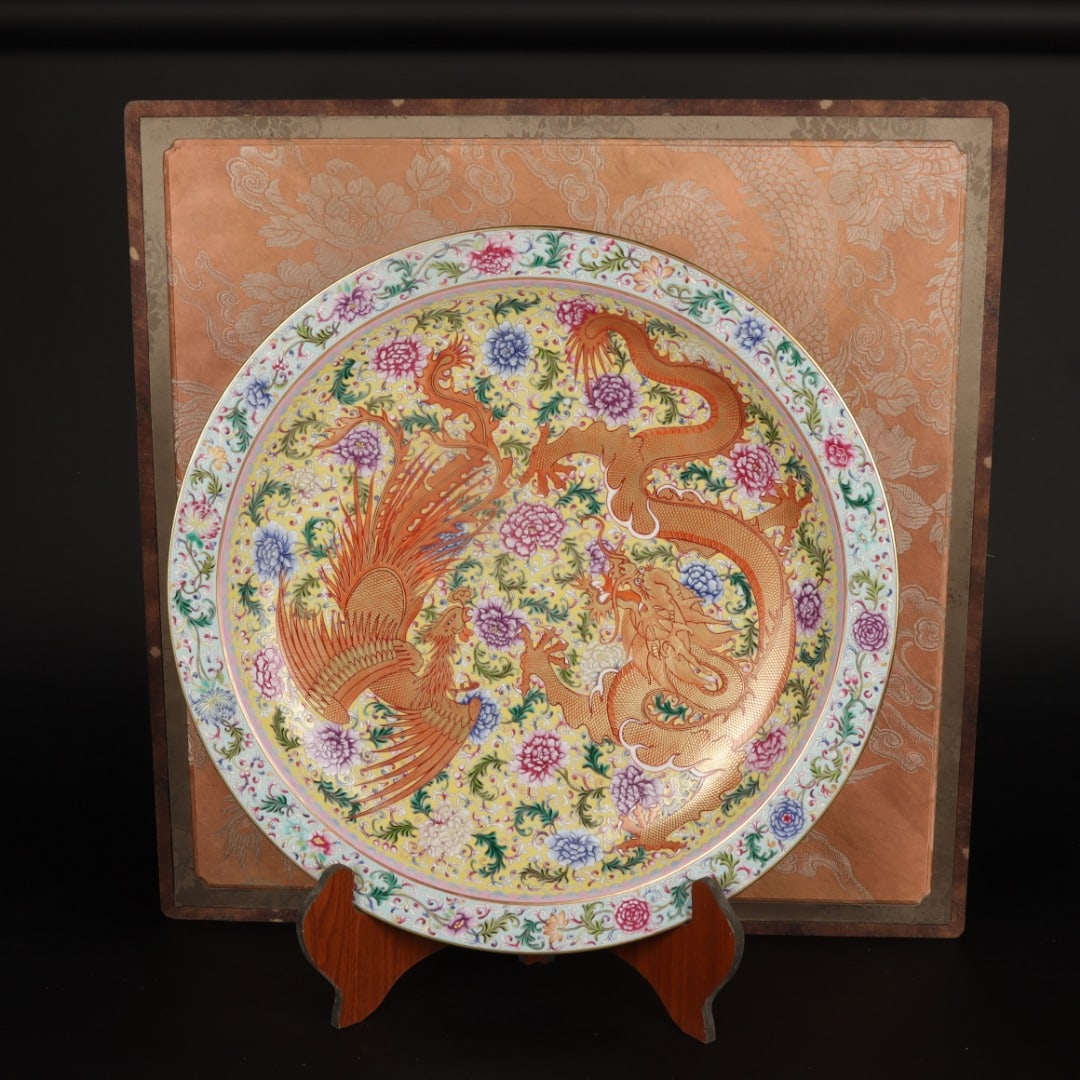 A Exquisite Famille-Rose Dragon and Phoenix Pattern Plate: A Exquisite Famille-Rose Dragon and Phoenix Pattern Plate,Qing Dynasty, China,Qianlong Four-character Mark,Size:3inx19.9inx11.6in
