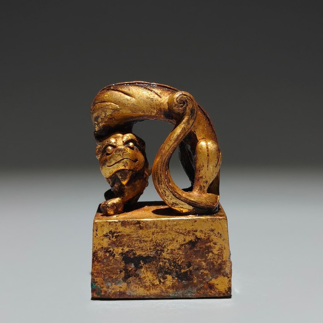 A Exquisite Gilt Bronze Dragon Seal: A Exquisite Gilt Bronze Dragon Seal,Yuan Dynasty, China,Size:2.6inx1.8inx1.3in 铜鎏金龙印章,中国元代